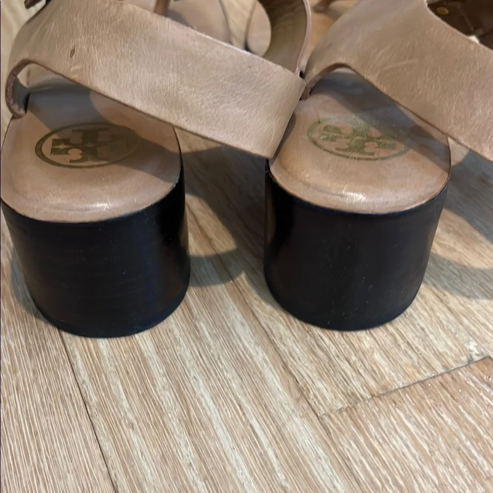 Tory Burch Block Heel Tan Sandals with T-Strap Design 7.5 - Picture 6 of 6